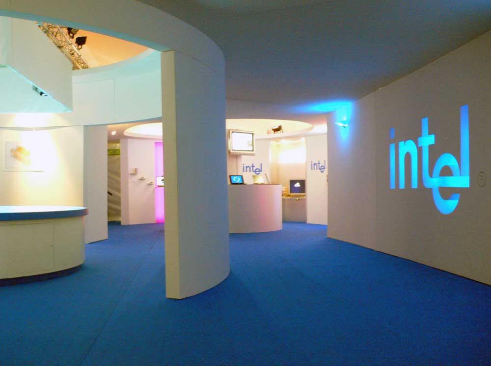 Conception et fabrication d'un stand pour Intel en polystyrène + bois